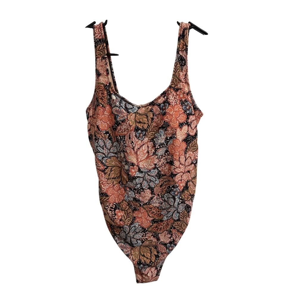 A pea in the pod maternity swimsuit size Medium NWT